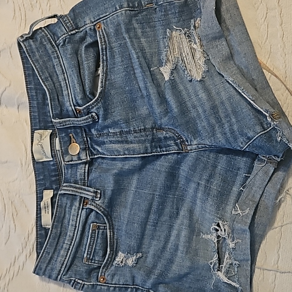 Euc universal thread denim distressed shorts (DD)
